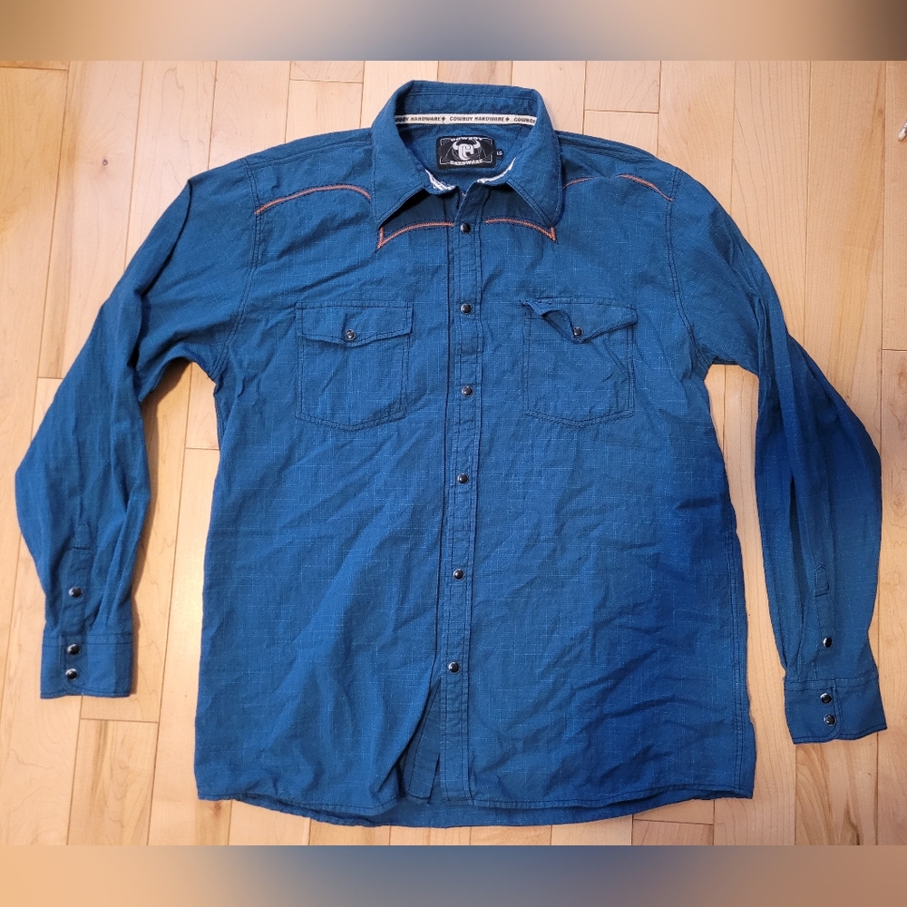 Cowboy Hardware men's size large snap up shirt